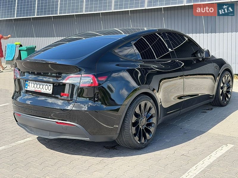 Позашляховик / Кросовер Tesla Model Y 2021 в Бучі