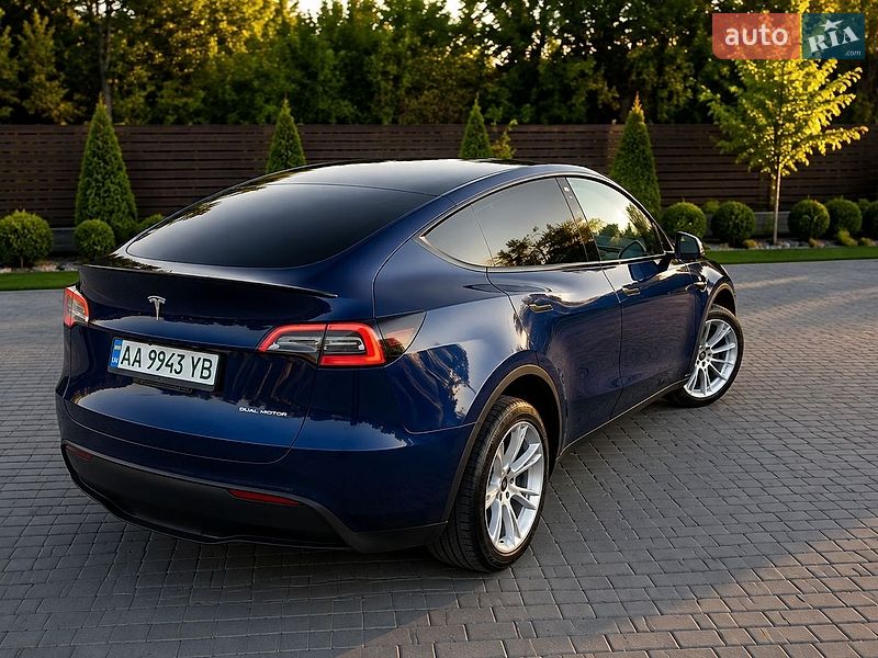 Tesla Model Y 2023