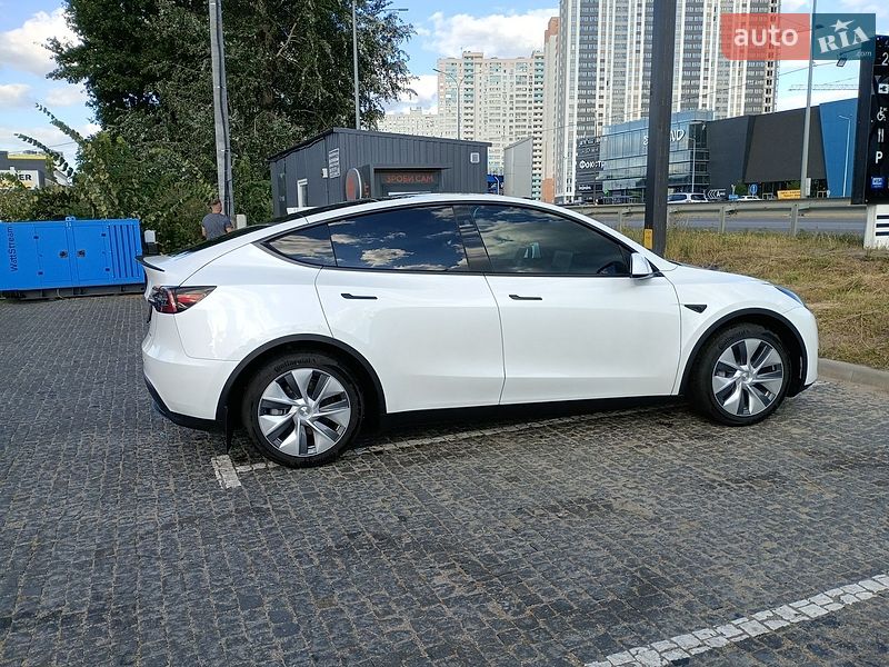 Внедорожник / Кроссовер Tesla Model Y 2024 в Киеве фото 28 Внедорожник / Кроссовер Tesla Model Y 2024 в Киеве