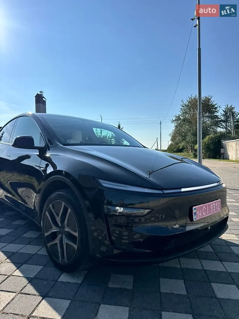 2026 Tesla Model Y - мініатюра 3