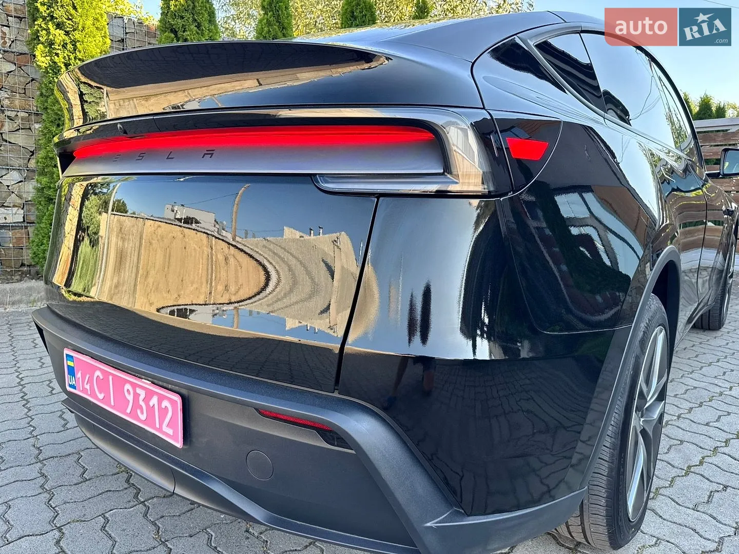 2026 Tesla Model Y - мініатюра 16