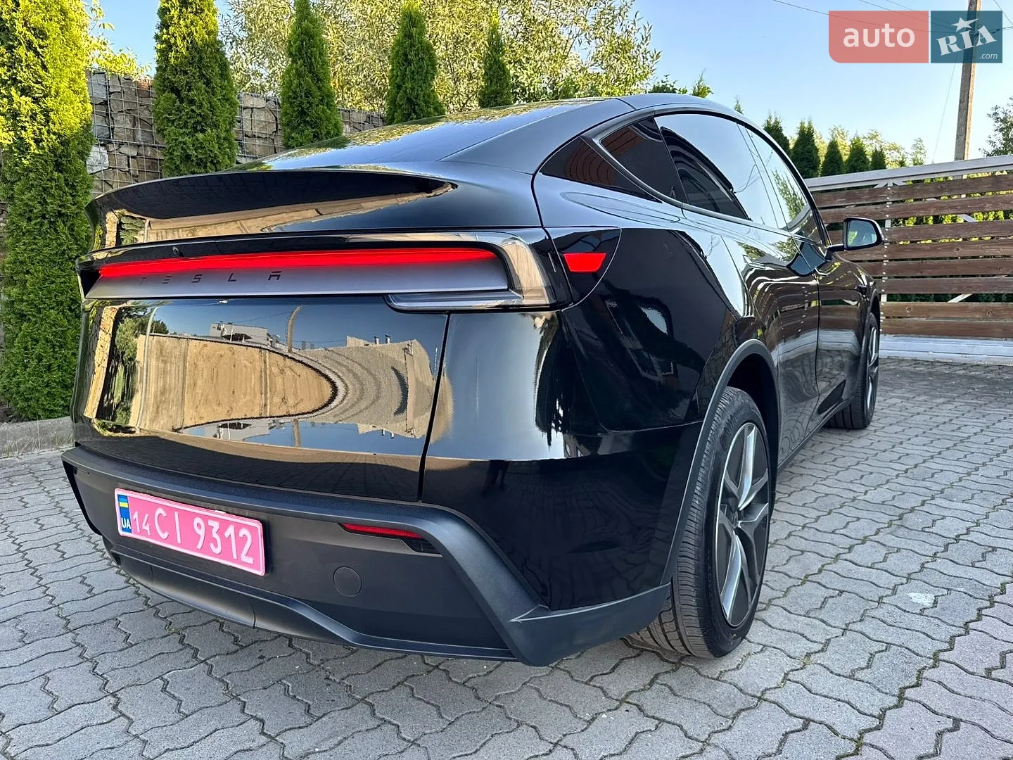 2026 Tesla Model Y - мініатюра 24