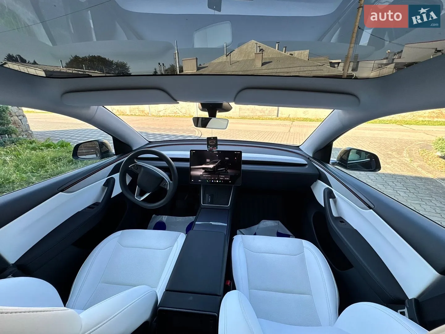 2026 Tesla Model Y - мініатюра 42