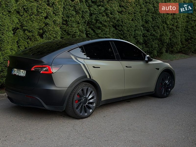 Внедорожник / Кроссовер Tesla Model Y 2021 в Ровно