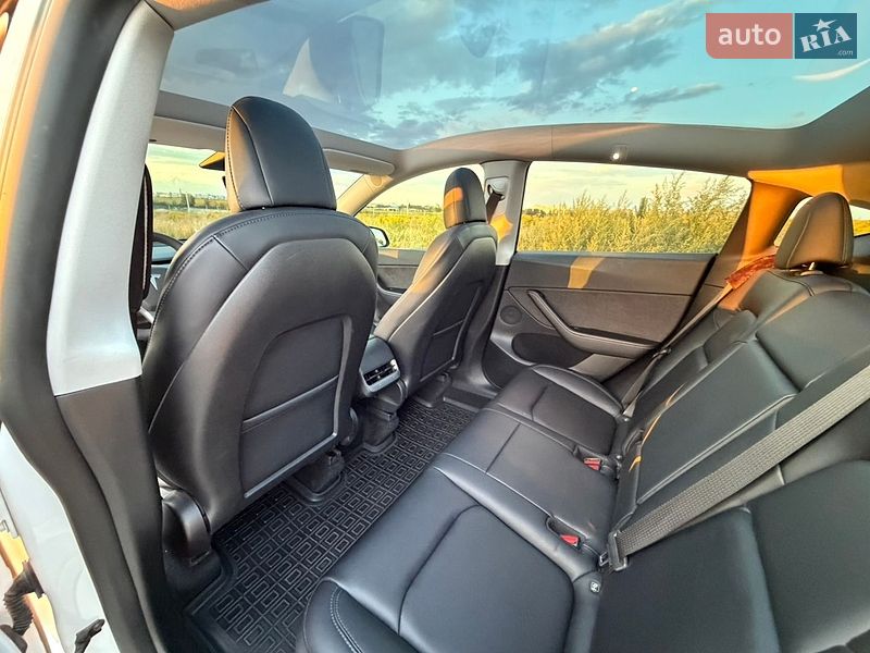 Внедорожник / Кроссовер Tesla Model Y 2021 в Ровно