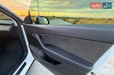 Внедорожник / Кроссовер Tesla Model Y 2021 в Ровно