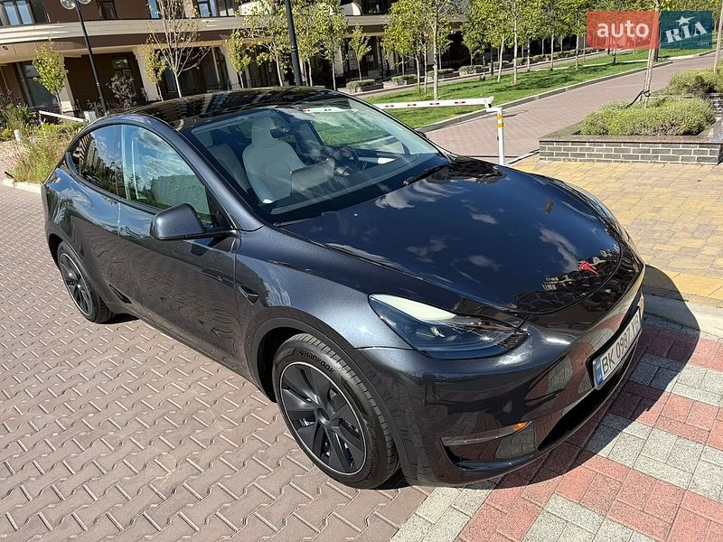 Позашляховик / Кросовер Tesla Model Y 2024 в Києві