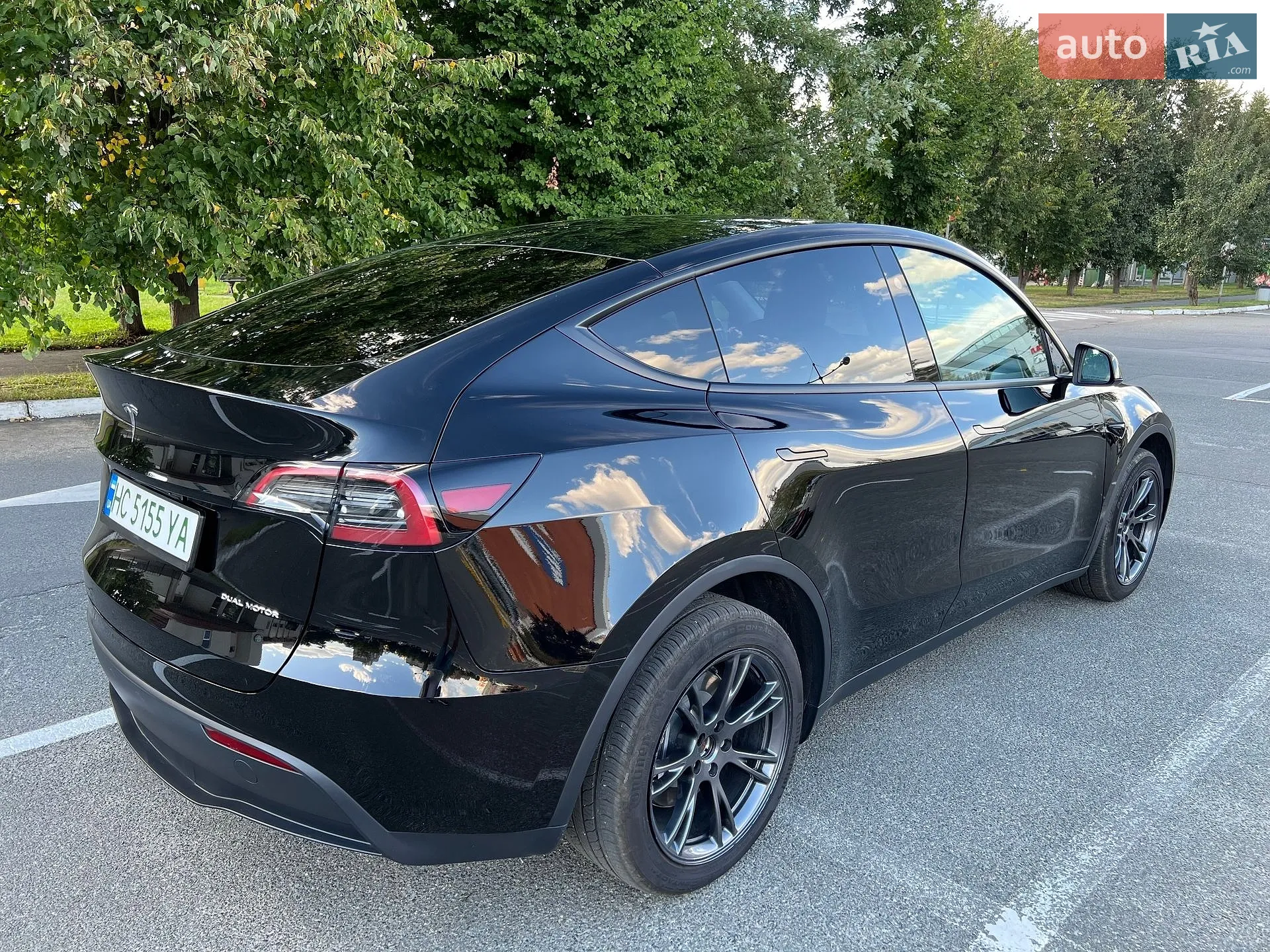 2024 Tesla Model Y - фото 1
