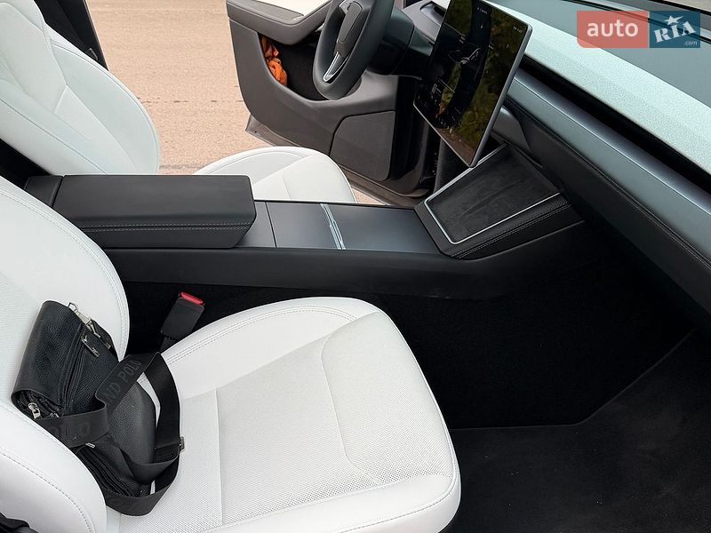 Позашляховик / Кросовер Tesla Model Y 2025 в Бориславі фото 20 Позашляховик / Кросовер Tesla Model Y 2025 в Бориславі