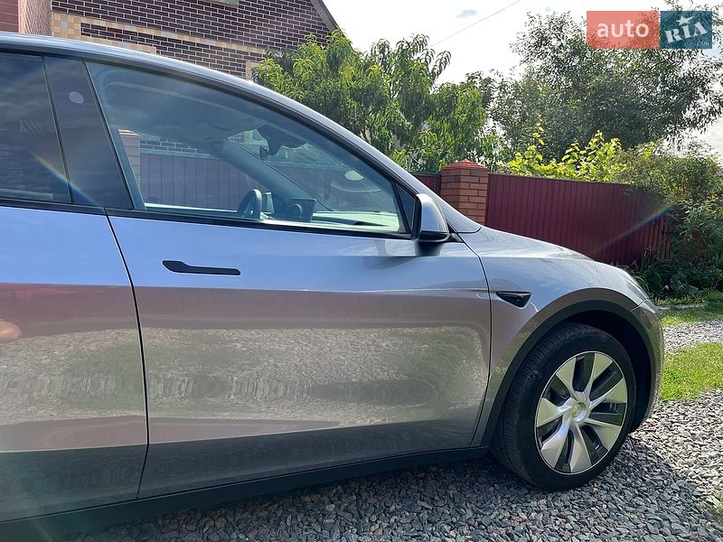 Позашляховик / Кросовер Tesla Model Y 2024 в Києві
