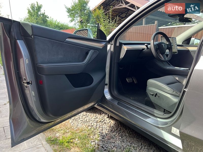 Позашляховик / Кросовер Tesla Model Y 2024 в Києві