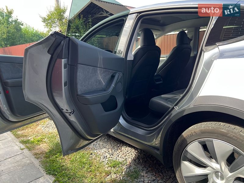 Позашляховик / Кросовер Tesla Model Y 2024 в Києві