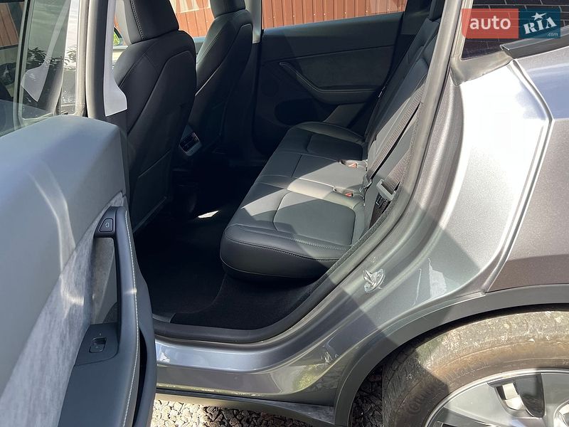 Позашляховик / Кросовер Tesla Model Y 2024 в Києві