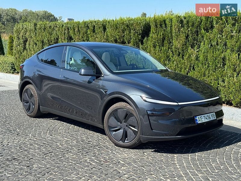 Внедорожник / Кроссовер Tesla Model Y 2025 в Днепре
