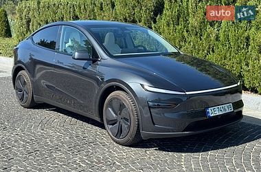 Внедорожник / Кроссовер Tesla Model Y 2025 в Днепре
