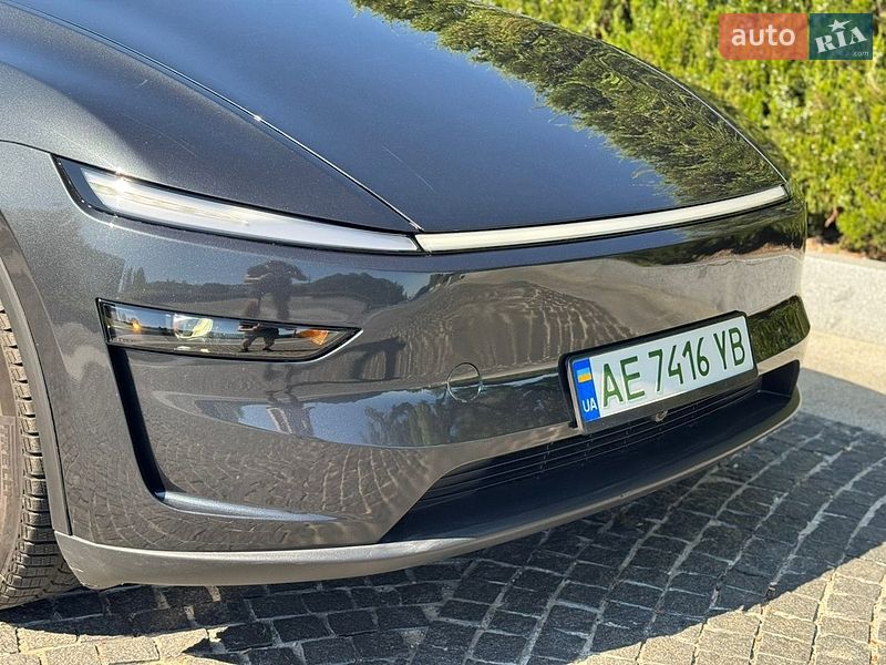 Внедорожник / Кроссовер Tesla Model Y 2025 в Днепре