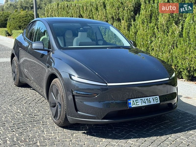 Внедорожник / Кроссовер Tesla Model Y 2025 в Днепре