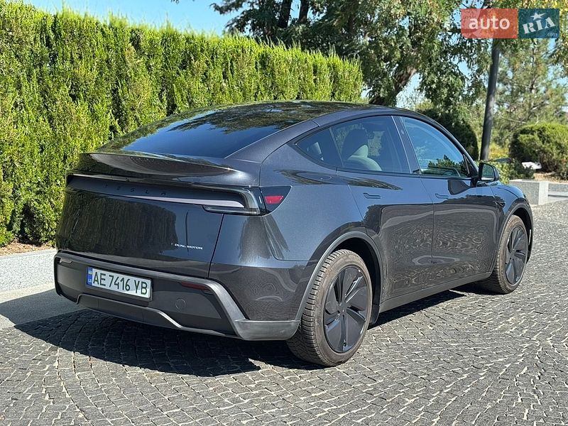 Внедорожник / Кроссовер Tesla Model Y 2025 в Днепре