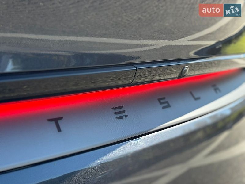 Внедорожник / Кроссовер Tesla Model Y 2025 в Днепре