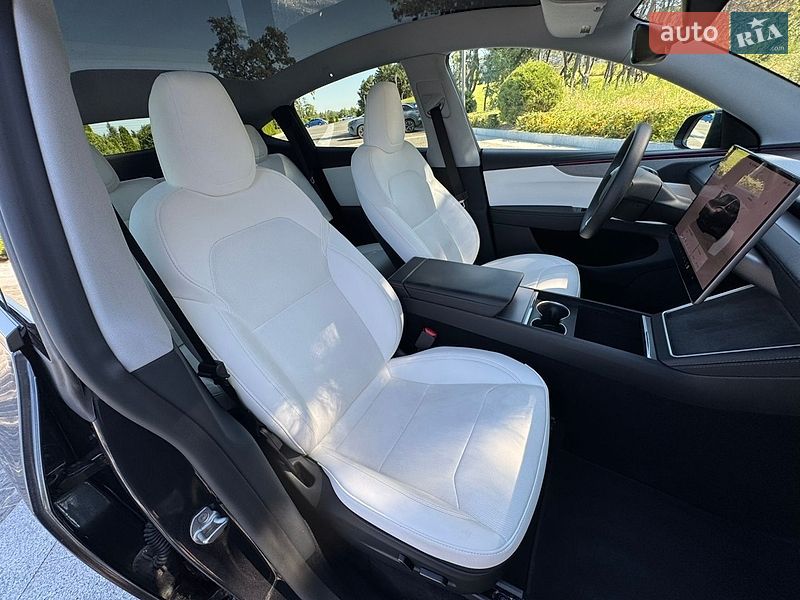 Внедорожник / Кроссовер Tesla Model Y 2025 в Днепре