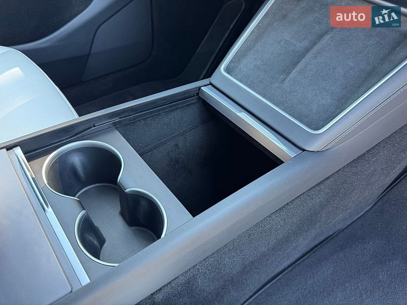 Внедорожник / Кроссовер Tesla Model Y 2025 в Днепре