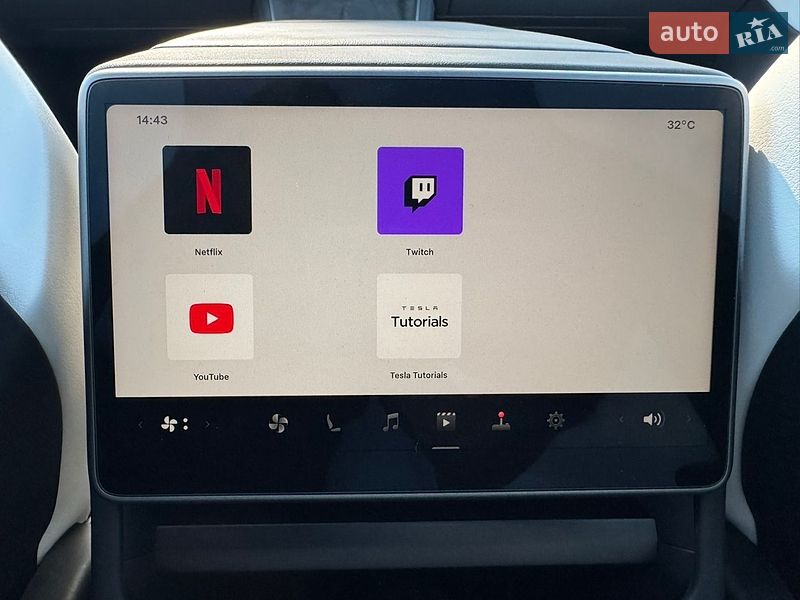Внедорожник / Кроссовер Tesla Model Y 2025 в Днепре