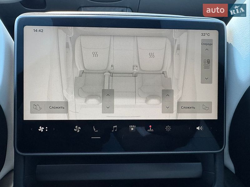 Внедорожник / Кроссовер Tesla Model Y 2025 в Днепре