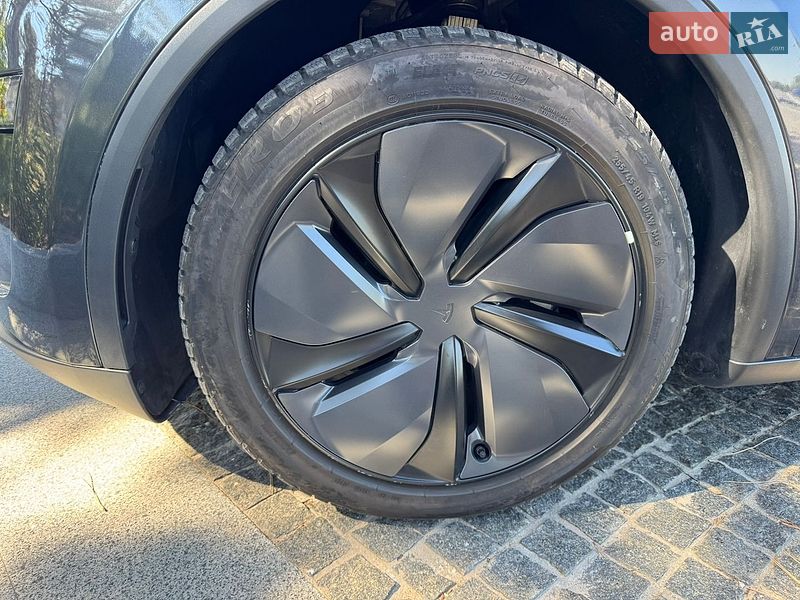 Внедорожник / Кроссовер Tesla Model Y 2025 в Днепре