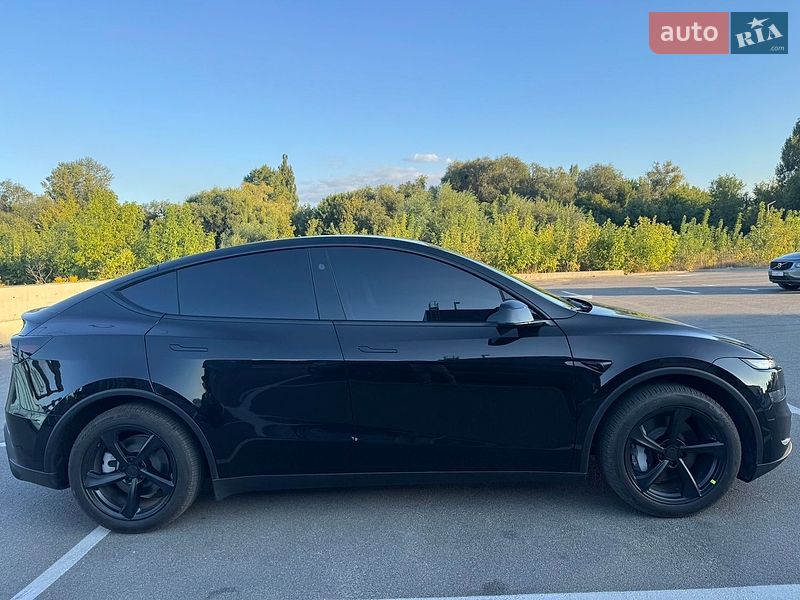 Внедорожник / Кроссовер Tesla Model Y 2025 в Ирпене