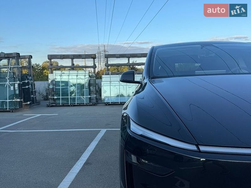 Внедорожник / Кроссовер Tesla Model Y 2025 в Ирпене