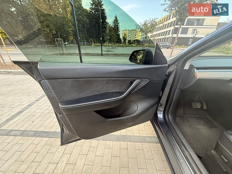 Позашляховик / Кросовер Tesla Model Y 2022 в Луцьку