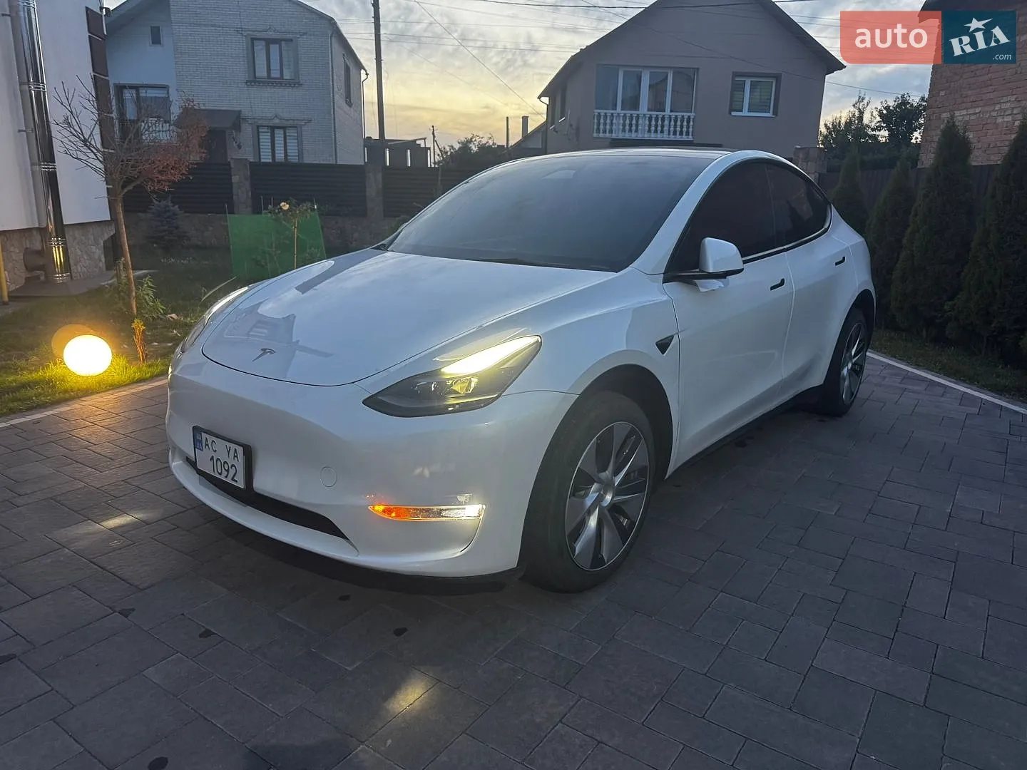 2023 Tesla Model Y - мініатюра 8