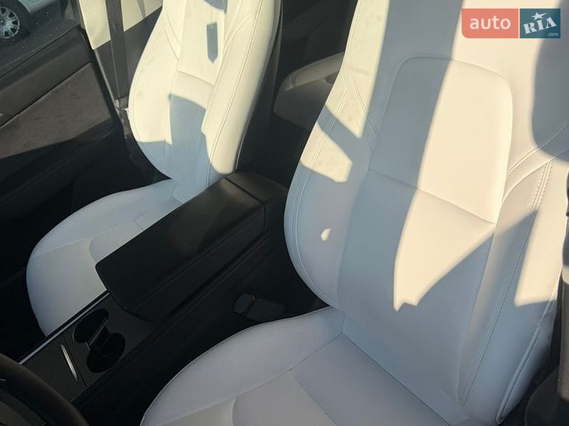 Позашляховик / Кросовер Tesla Model Y 2023 в Києві