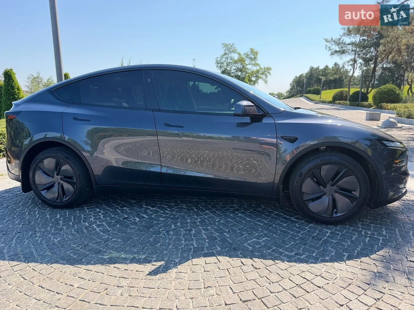 2025 Tesla Model Y - мініатюра 15
