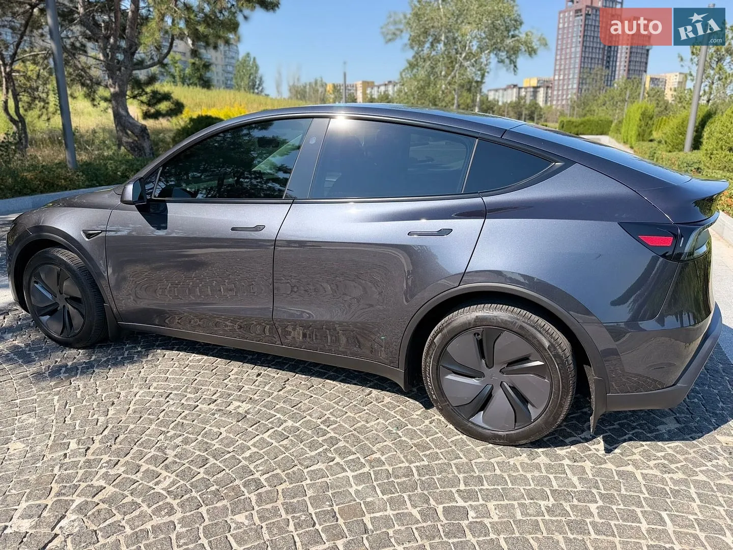 2025 Tesla Model Y - мініатюра 24