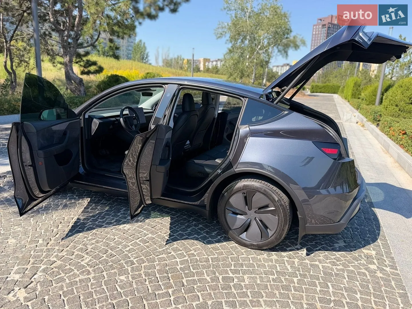2025 Tesla Model Y - мініатюра 35