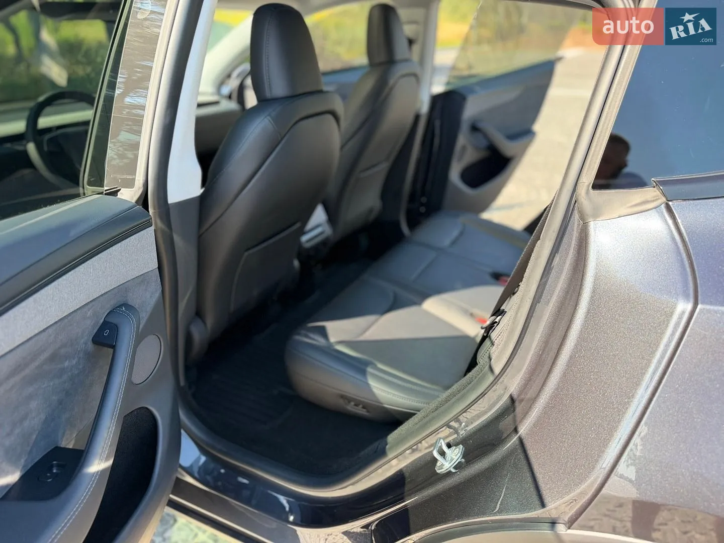 2025 Tesla Model Y - мініатюра 39