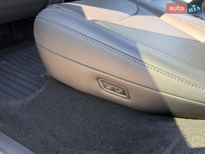 Позашляховик / Кросовер Tesla Model Y 2025 в Дніпрі