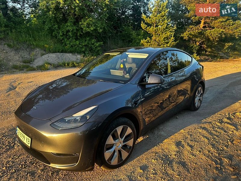 Tesla Model Y 2023