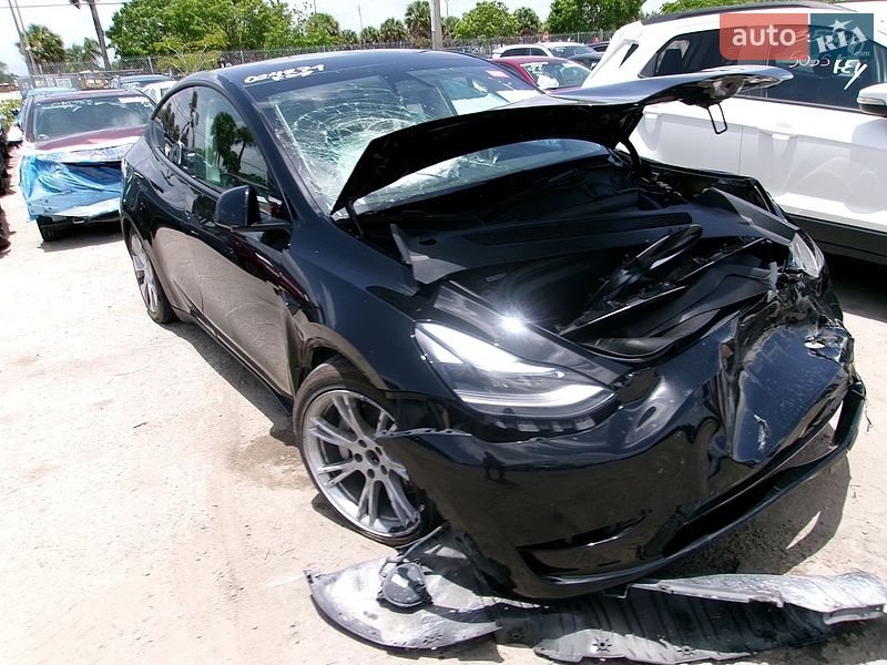 Внедорожник / Кроссовер Tesla Model Y 2024 в Виннице