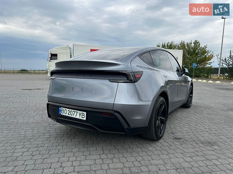 Позашляховик / Кросовер Tesla Model Y 2025 в Радивиліві
