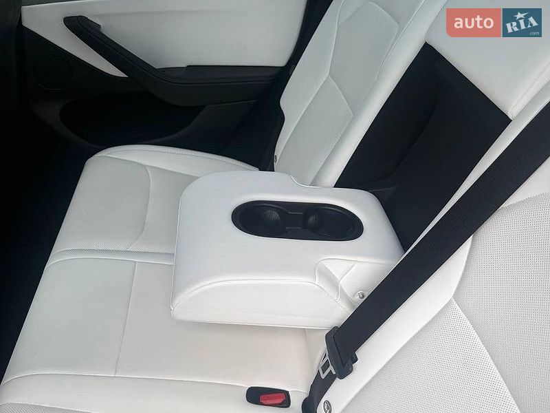 Позашляховик / Кросовер Tesla Model Y 2025 в Радивиліві