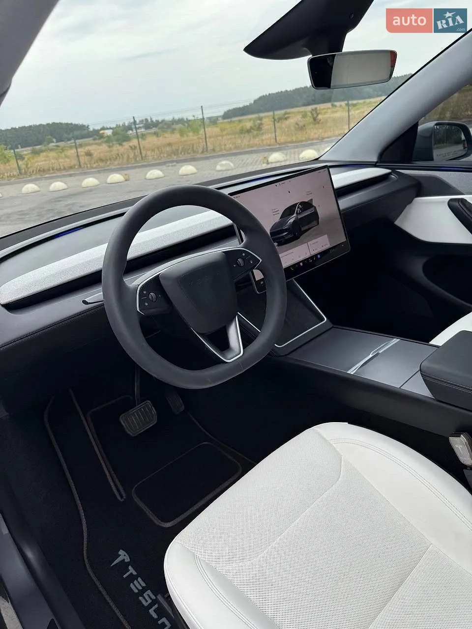 2025 Tesla Model Y - мініатюра 9