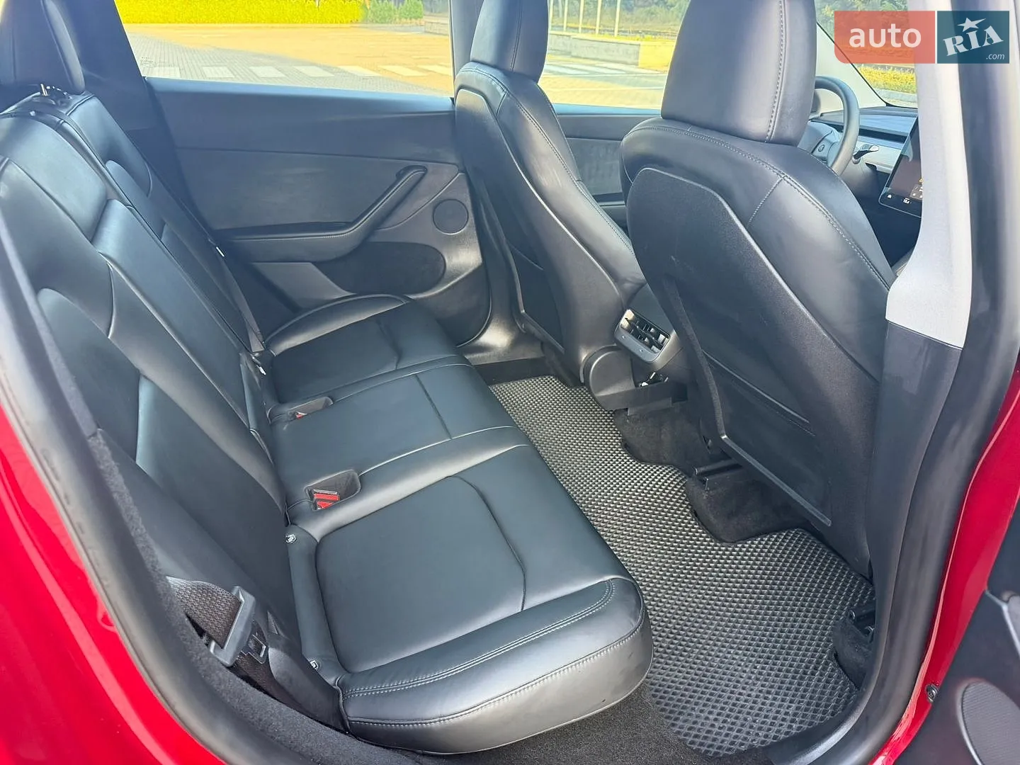 2024 Tesla Model Y - мініатюра 10