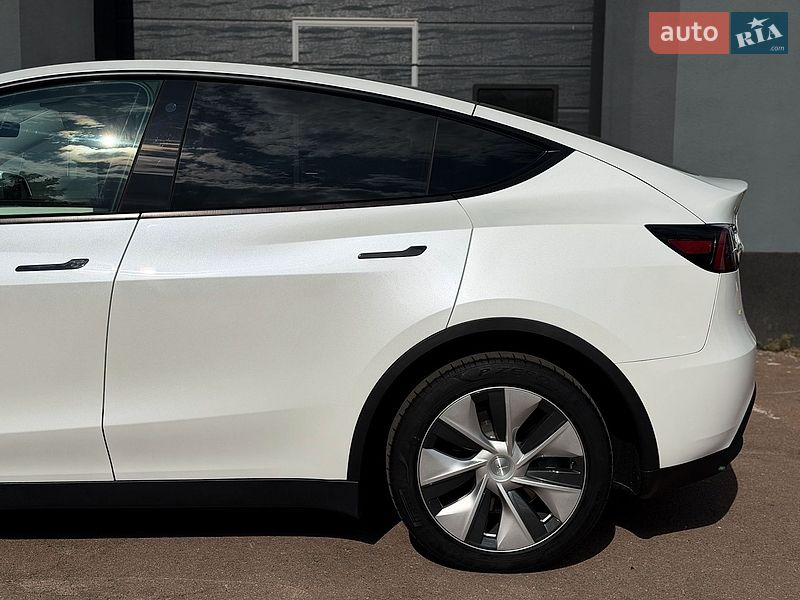 Внедорожник / Кроссовер Tesla Model Y 2023 в Киеве