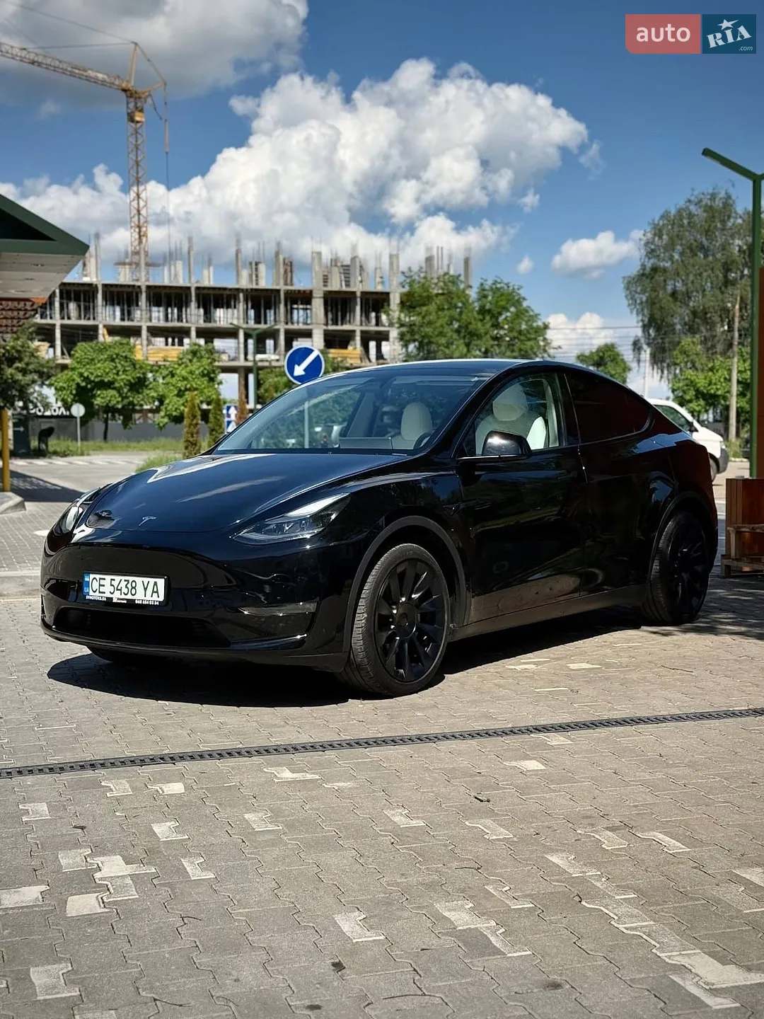 2024 Tesla Model Y - мініатюра 3