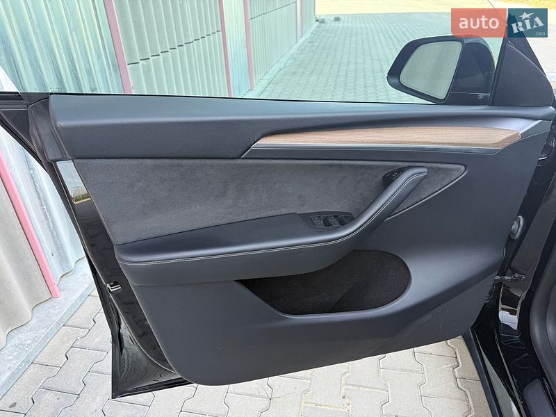 Внедорожник / Кроссовер Tesla Model Y 2024 в Львове