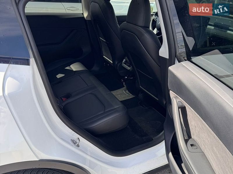 Позашляховик / Кросовер Tesla Model Y 2023 в Дніпрі