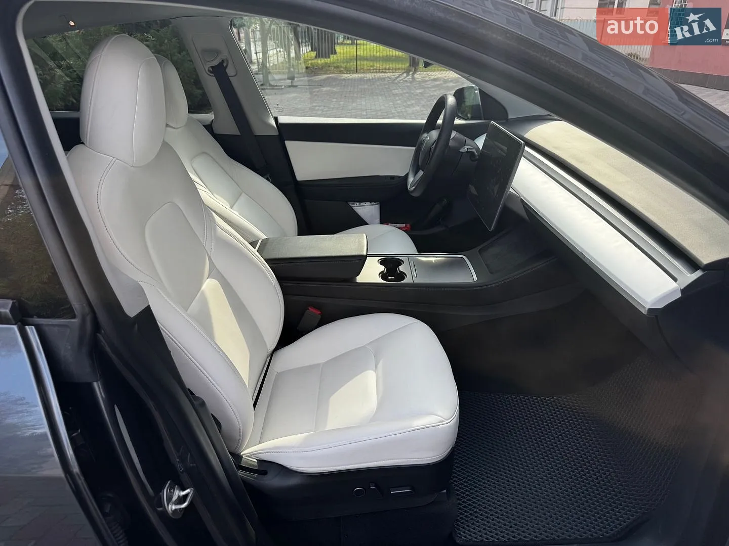 2021 Tesla Model Y - мініатюра 8