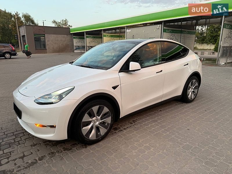 Позашляховик / Кросовер Tesla Model Y 2023 в Івано-Франківську